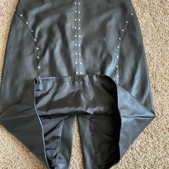 Leather skirt with studs - Picture 4 of 15